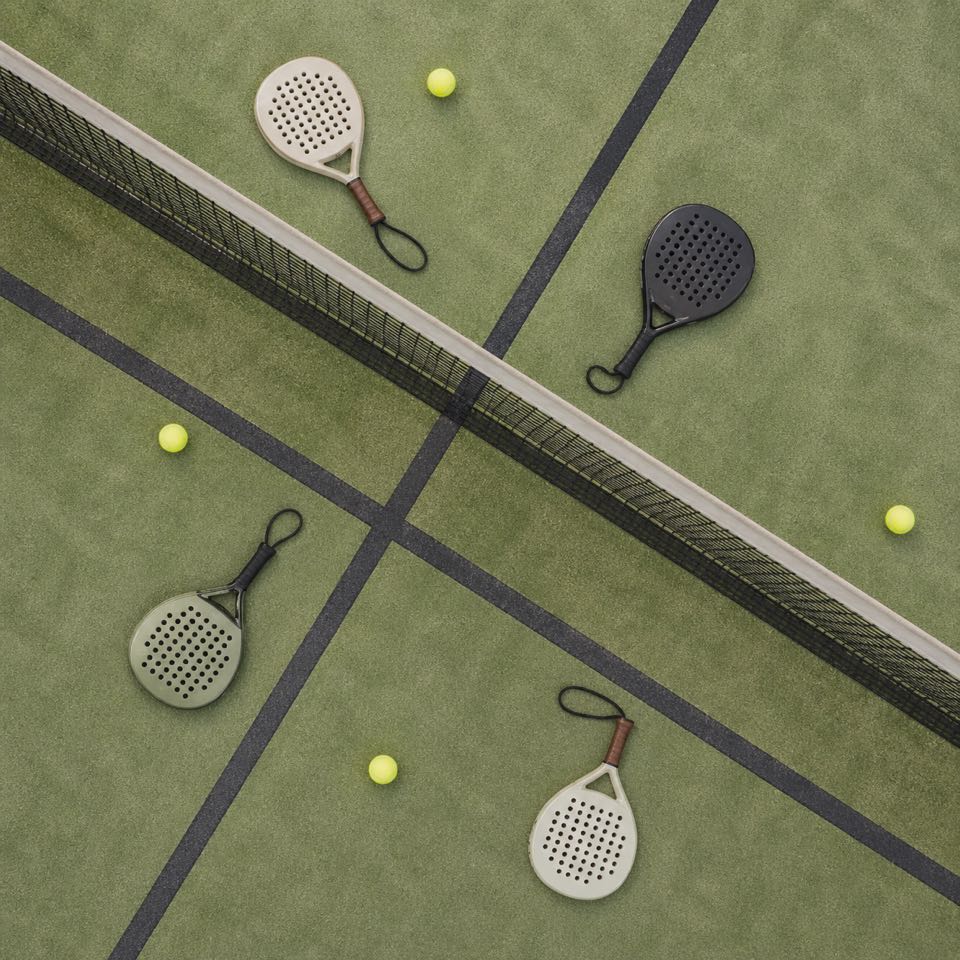 Ракетки и мячи для парного формата игры в падел