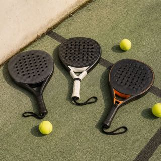 Ракетки для падела на покрытии корта